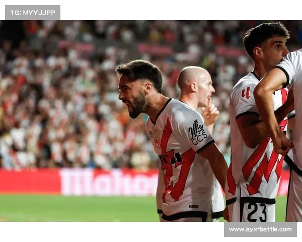 西甲联赛巴列卡诺法尔考倒钩射门惊艳全场